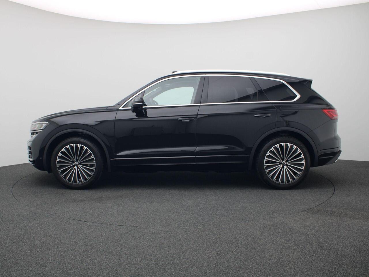 Volkswagen TOUAREG 3.0 TSi eHybrid 4MOTION Elegance 381PK DSG 360 gr. camera, head-up, leder, stoelventilatie, luchtvering, keyless, stoelverwarming&koeling, virtual pedal, alarm, 21'' lichtmetaal