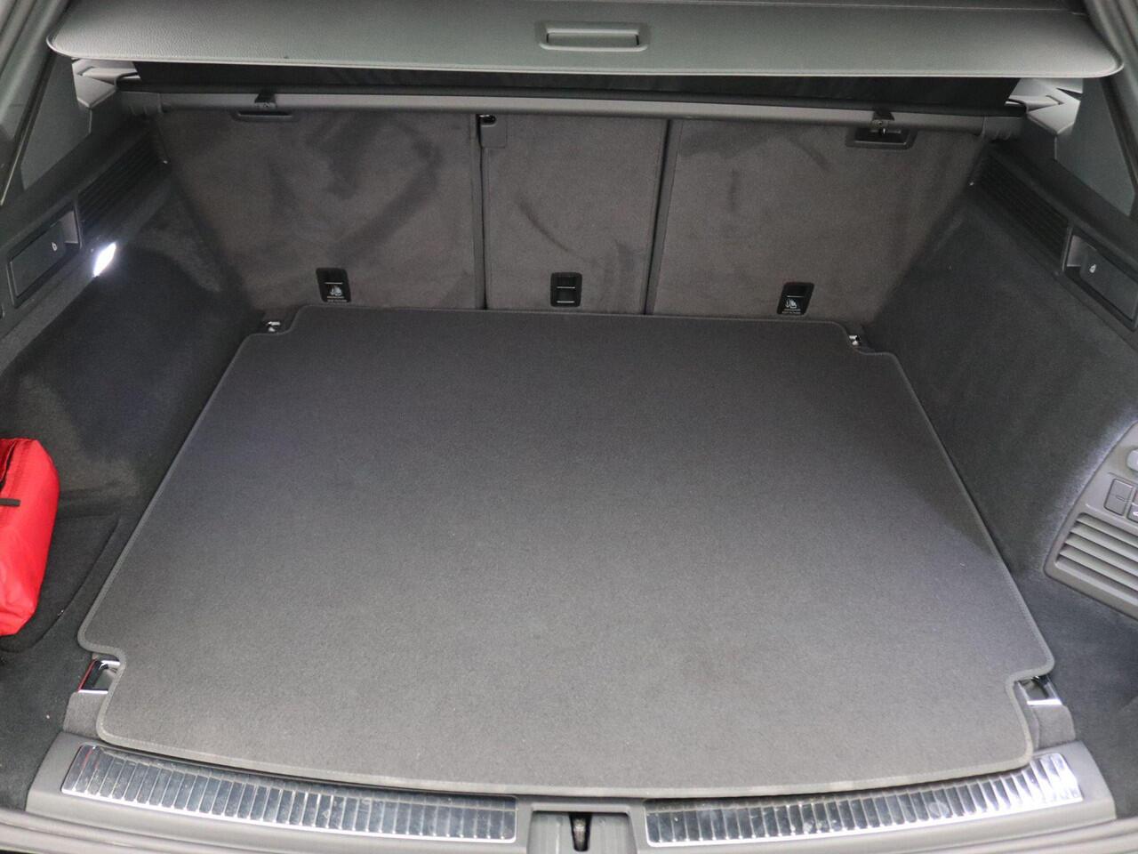 Volkswagen TOUAREG 3.0 TSi eHybrid 4MOTION Elegance 381PK DSG 360 gr. camera, head-up, leder, stoelventilatie, luchtvering, keyless, stoelverwarming&koeling, virtual pedal, alarm, 21'' lichtmetaal