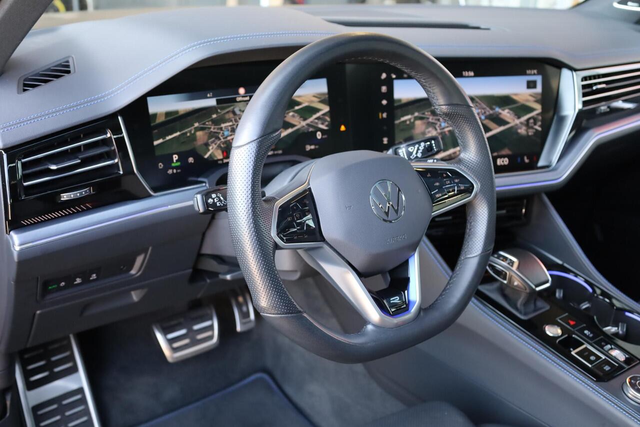 Volkswagen TOUAREG 3.0 TSi eHybrid 4MOTION R 340KW/462PK DSG, 60 mnd / 100.000km garantie, area view, Harman Kardon, head up, puglia leder, panoramadak, trekhaak, 22" LMV zwart, ergo lederen stoelen met elektrische verstelling en geheugen, r-line in en exterieur, camera voo