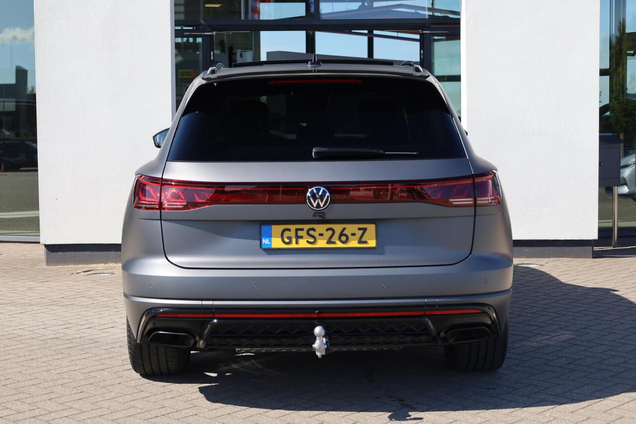 Volkswagen TOUAREG 3.0 TSi eHybrid 4MOTION R 340KW/462PK DSG, 60 mnd / 100.000km garantie, area view, Harman Kardon, head up, puglia leder, panoramadak, trekhaak, 22" LMV zwart, ergo lederen stoelen met elektrische verstelling en geheugen, r-line in en exterieur, camera voo