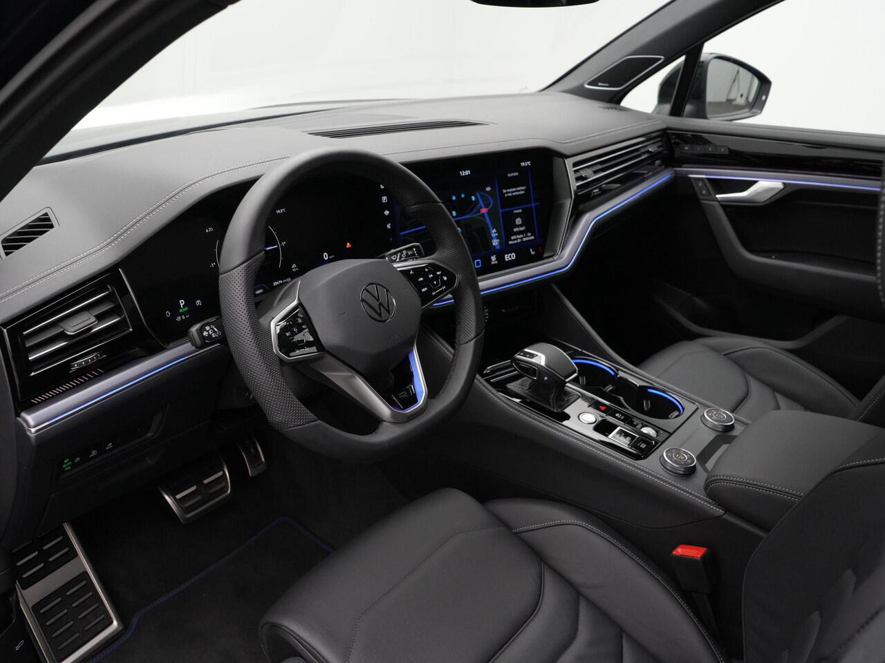 Volkswagen TOUAREG R 3.0 TSi 462 pk tiptronic eHybrid 4MOTION | Panoramadak | Head-up display | Geheugenstoelen | Dynaudio | Rondomzicht camera