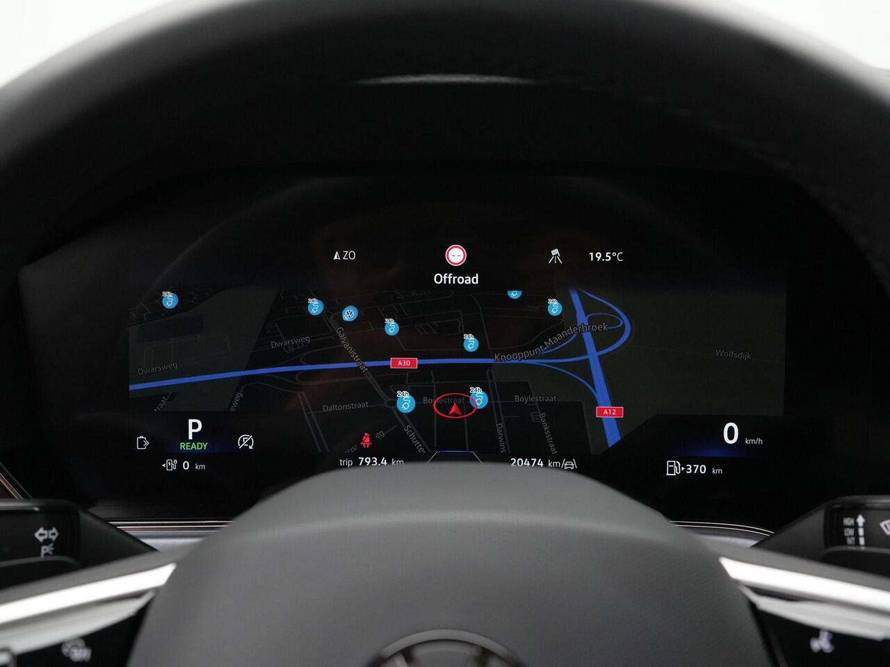 Volkswagen TOUAREG R 3.0 TSi 462 pk tiptronic eHybrid 4MOTION | R-Line | Panoramadak | Luchtvering | Head-up display | Geheugenstoelen | Dynaudio | Rondomzicht camera