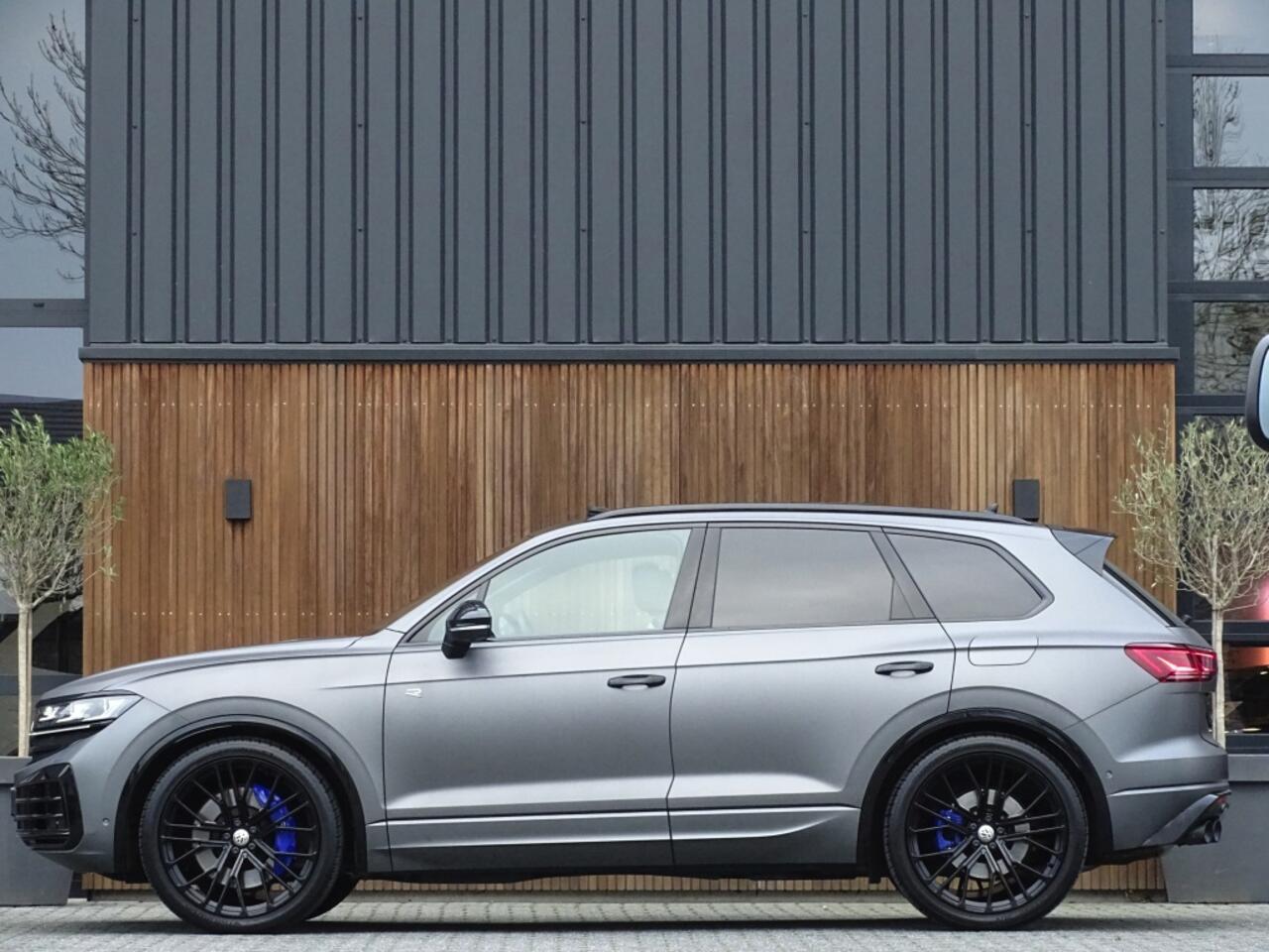 Volkswagen TOUAREG 3.0 TSi R eHybr 462PK 4M / Highline / 2024 / LED