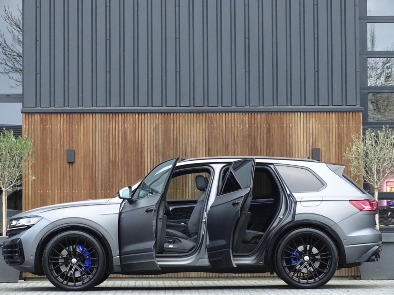 Volkswagen TOUAREG 3.0 TSi R eHybr 462PK 4M / Highline / 2024 / LED