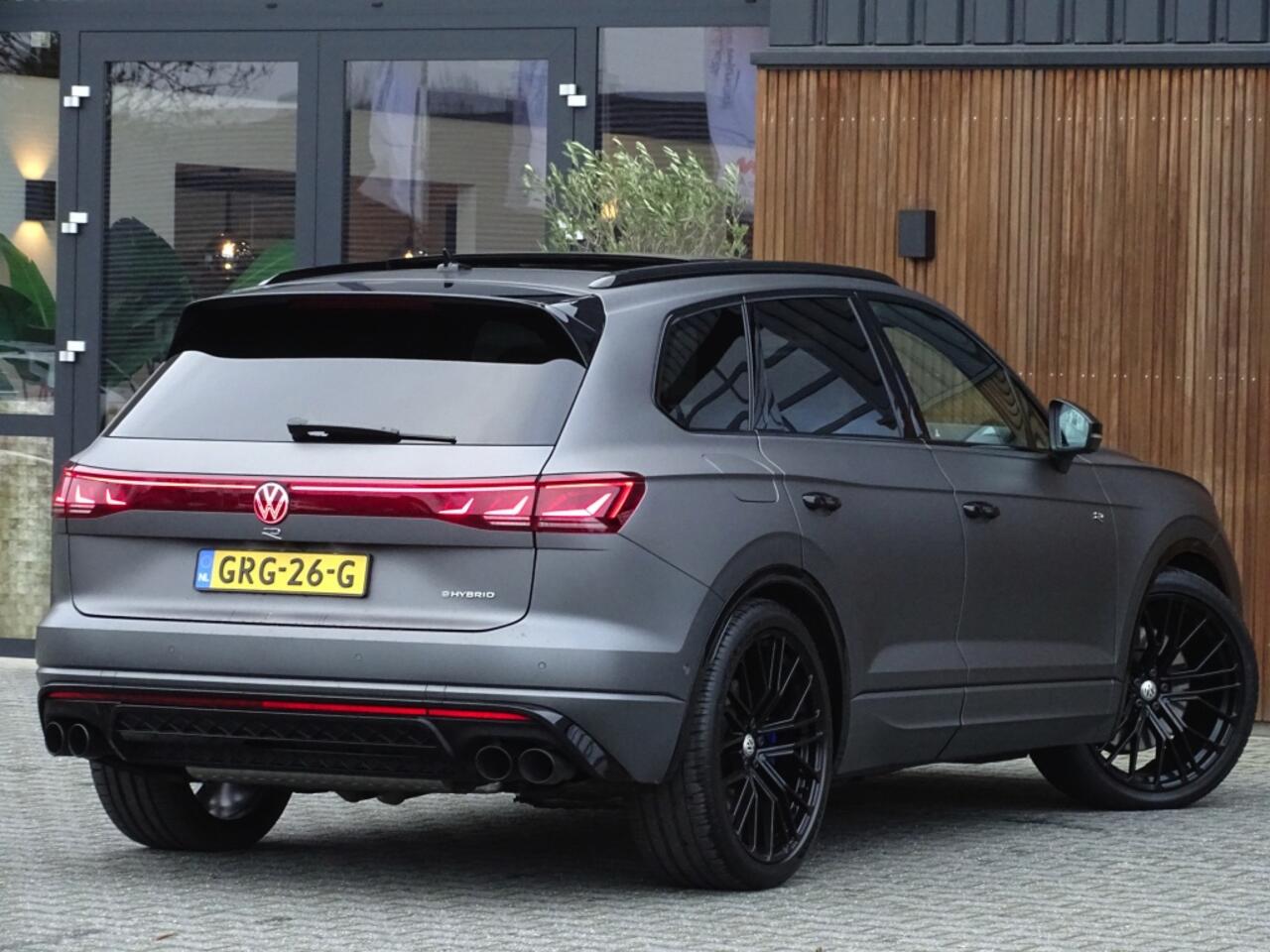 Volkswagen TOUAREG 3.0 TSi R eHybr 462PK 4M / Highline / 2024 / LED