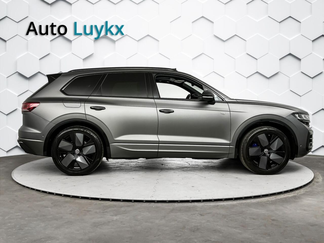 Volkswagen TOUAREG 3.0 TSi eHybrid 4M 462 PK R | Panoramadak | Luchtvering | Trekhaak