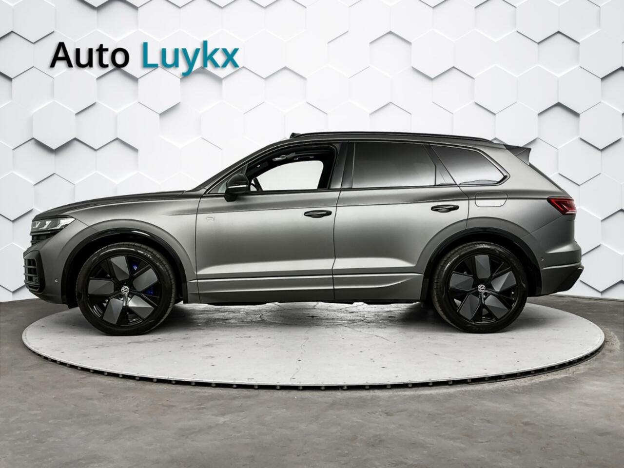 Volkswagen TOUAREG 3.0 TSi eHybrid 4M 462 PK R | Panoramadak | Luchtvering | Trekhaak