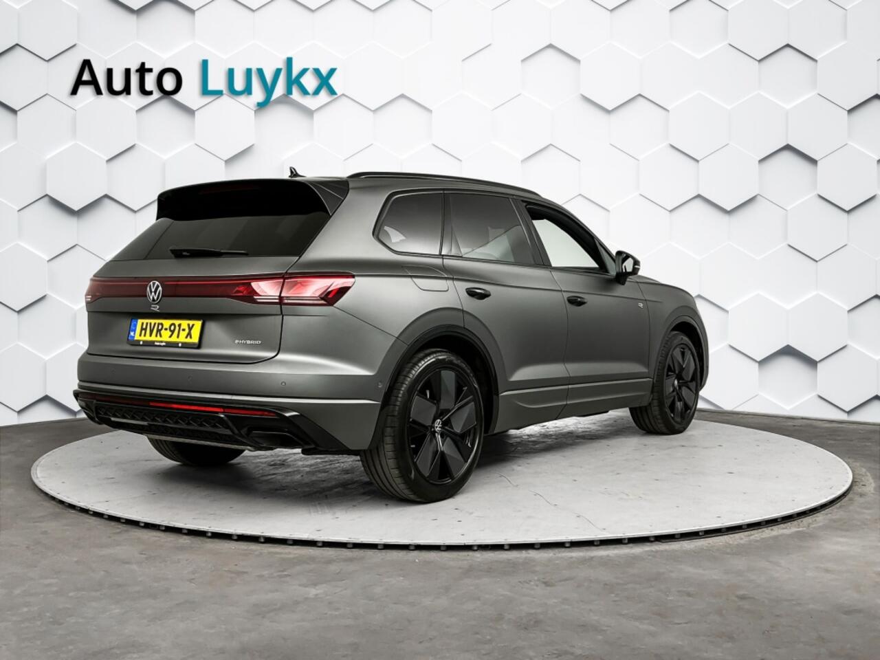 Volkswagen TOUAREG 3.0 TSi eHybrid 4M 462 PK R | Panoramadak | Luchtvering | Trekhaak