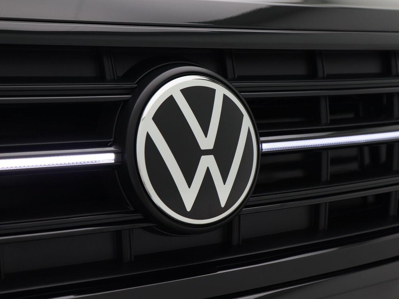 Volkswagen TOUAREG 3.0 TSi eHybrid 463 Pk 4MOTION R-Line | 360° Camera | Full LED | Trekhaak | Panoramadak | DynAudio | Head-Up | Digitaal Dashboard | 22 Inch