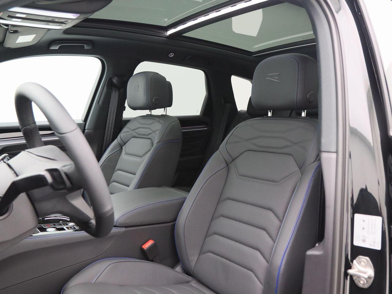 Volkswagen TOUAREG 3.0 TSi eHybrid 463 Pk 4MOTION R-Line | 360° Camera | Full LED | Trekhaak | Panoramadak | DynAudio | Head-Up | Digitaal Dashboard | 22 Inch