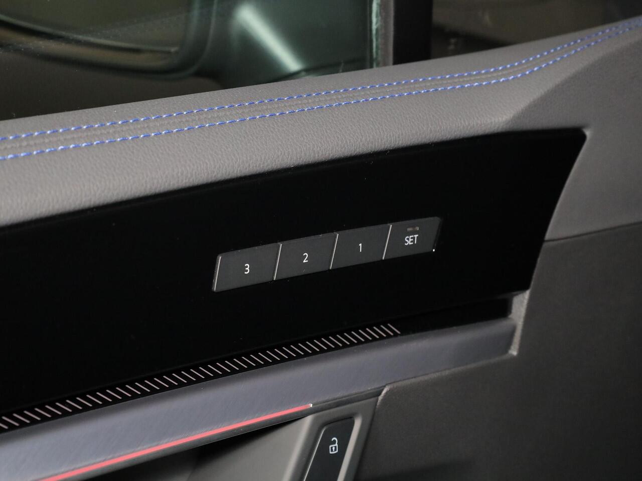 Volkswagen TOUAREG 3.0 TSi eHybrid 4MOTION R Edition 462PK PHEV| DYNAUDIO | Lederpakket "Puglia" |Luchtvering 22 Inch LM | Trekhaak incl Assistent |