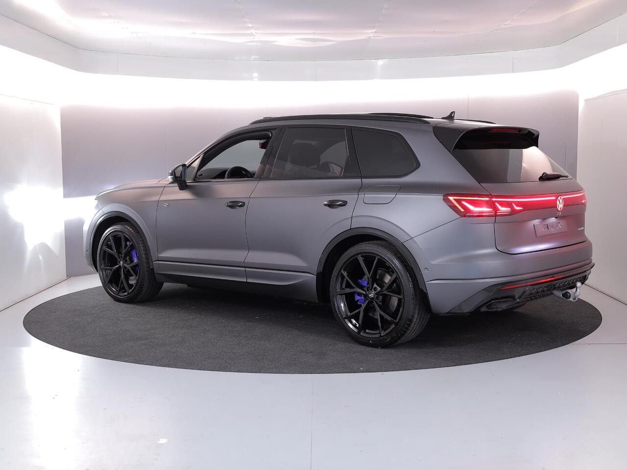 Volkswagen TOUAREG 3.0 TSi eHybrid 4MOTION R Edition 462PK PHEV| DYNAUDIO | Lederpakket "Puglia" |Luchtvering 22 Inch LM | Trekhaak incl Assistent |