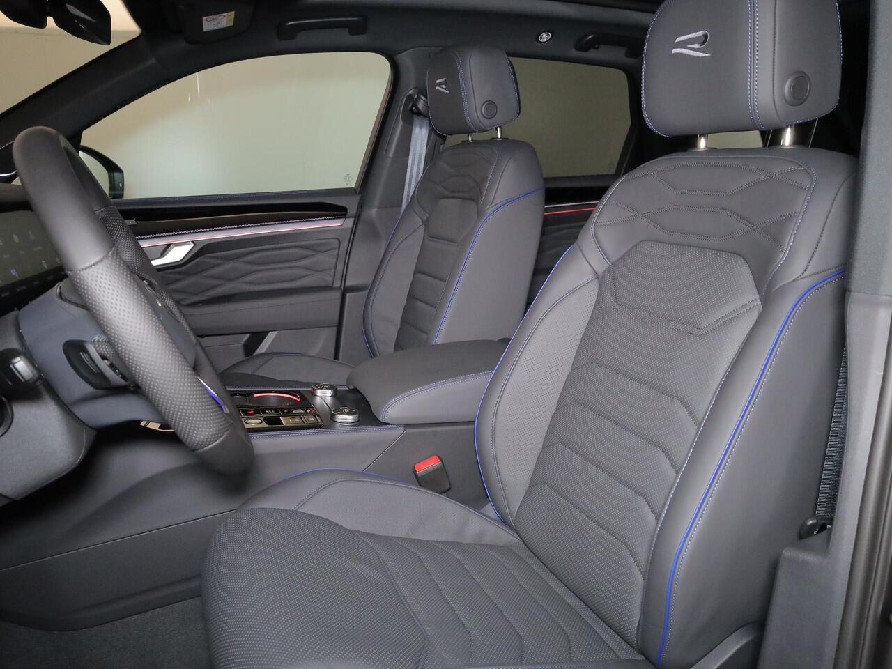 Volkswagen TOUAREG 3.0 TSi eHybrid 4MOTION R Edition 462PK PHEV| DYNAUDIO | Lederpakket "Puglia" |Luchtvering 22 Inch LM | Trekhaak incl Assistent |