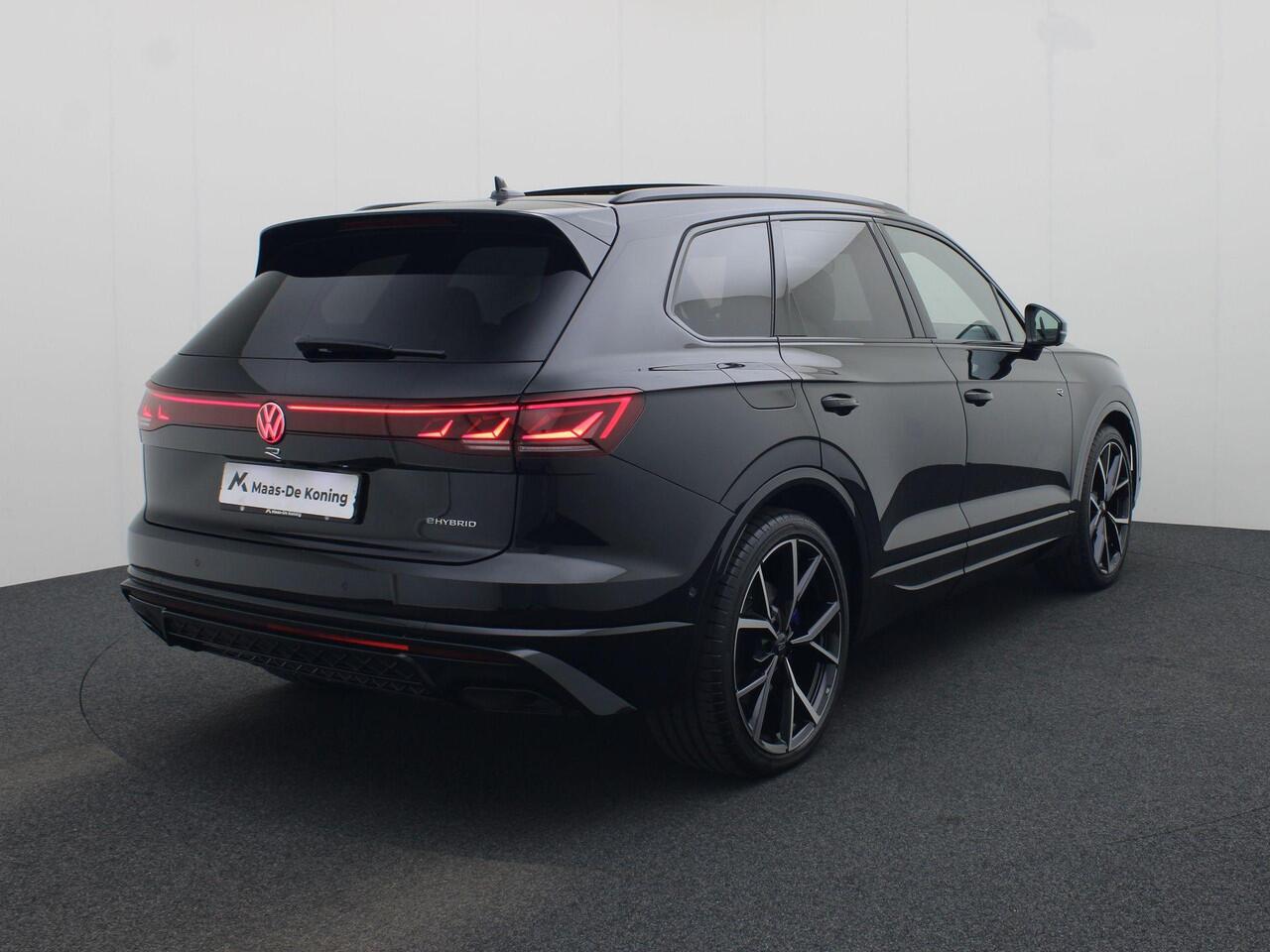 Volkswagen TOUAREG 3.0 TSI eHybrid 462PK DSG 4MOTION R · Panoramadak · Elek. Trekhaak · 360°Camera · Stoelmassage & ventilatie · Garantie t/m 11-05-2029 of 100.000km