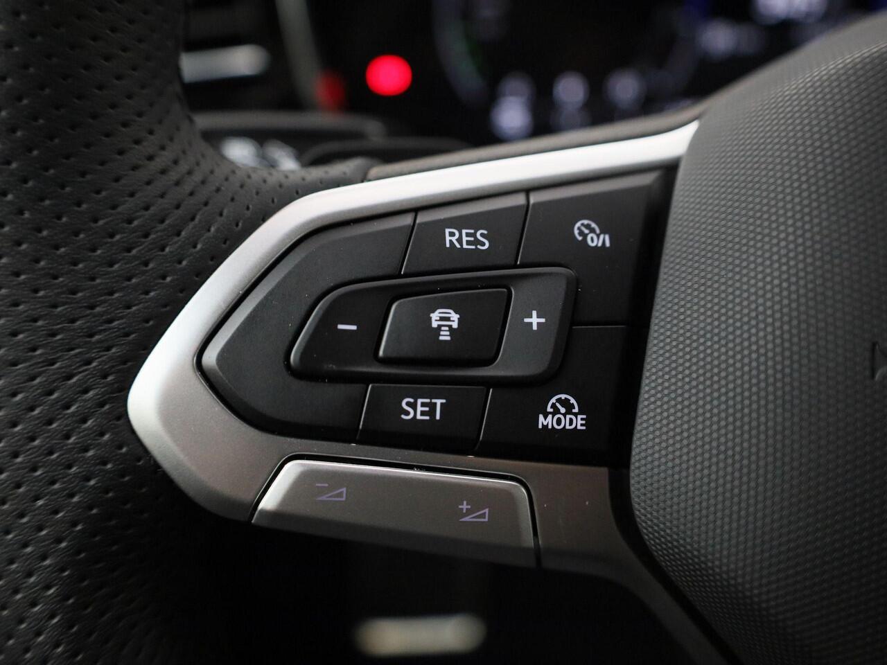 Volkswagen TOUAREG 3.0 TSI eHybrid 462PK DSG 4MOTION R · Panoramadak · Elek. Trekhaak · 360°Camera · Stoelmassage & ventilatie · Garantie t/m 11-05-2029 of 100.000km