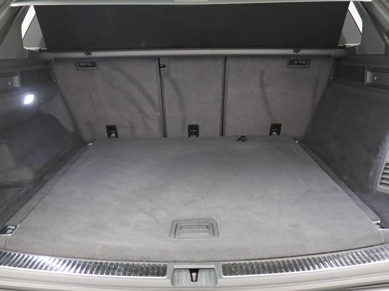 Volkswagen TOUAREG 3.0 TSi eHybrid 4MOTION R Edition 463PK Aut. Trekhaak, 22" LM Velgen, Pano-Schuifdak, Puglia Leder, 360gr. Camera, Stoelverwarming & Koeling, Memorystoel, Servosluiting, Head-Up Display