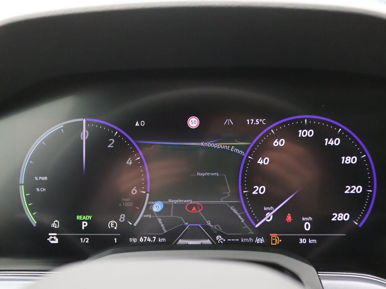 Volkswagen TOUAREG 3.0 TSi eHybrid 4MOTION R Edition 463PK Aut. Trekhaak, 22" LM Velgen, Pano-Schuifdak, Puglia Leder, 360gr. Camera, Stoelverwarming & Koeling, Memorystoel, Servosluiting, Head-Up Display