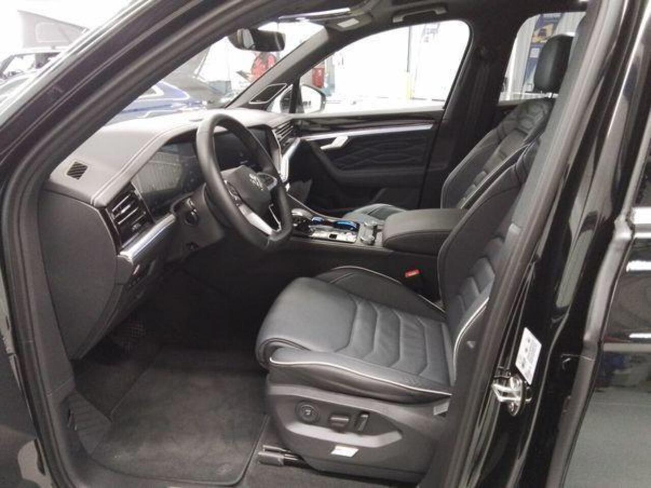 Volkswagen TOUAREG 3.0 TSi eHybrid 4MOTION Elegance