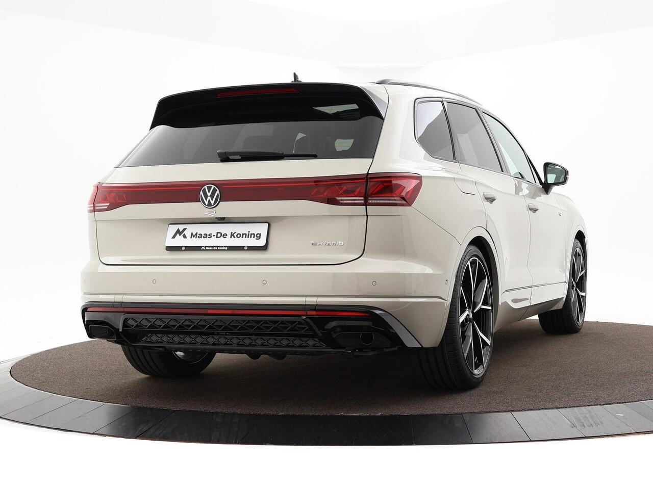 Volkswagen TOUAREG R Edition 3.0 eHybrid 462 pk 8 versn. · Comfort pakket · Nachtzichtassistent (night vision) · Opberg pakket · Trekhaak inclusief aanhangermanoeuvreerhulp 'trailer assist'