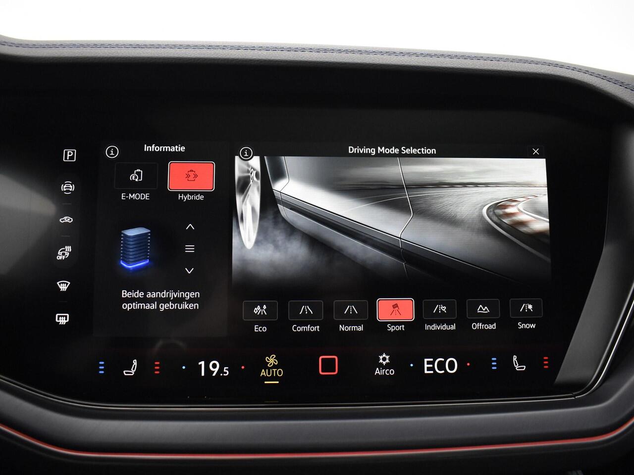 Volkswagen TOUAREG R Edition 3.0 eHybrid 462 pk 8 versn. · Comfort pakket · Nachtzichtassistent (night vision) · Opberg pakket · Trekhaak inclusief aanhangermanoeuvreerhulp 'trailer assist'