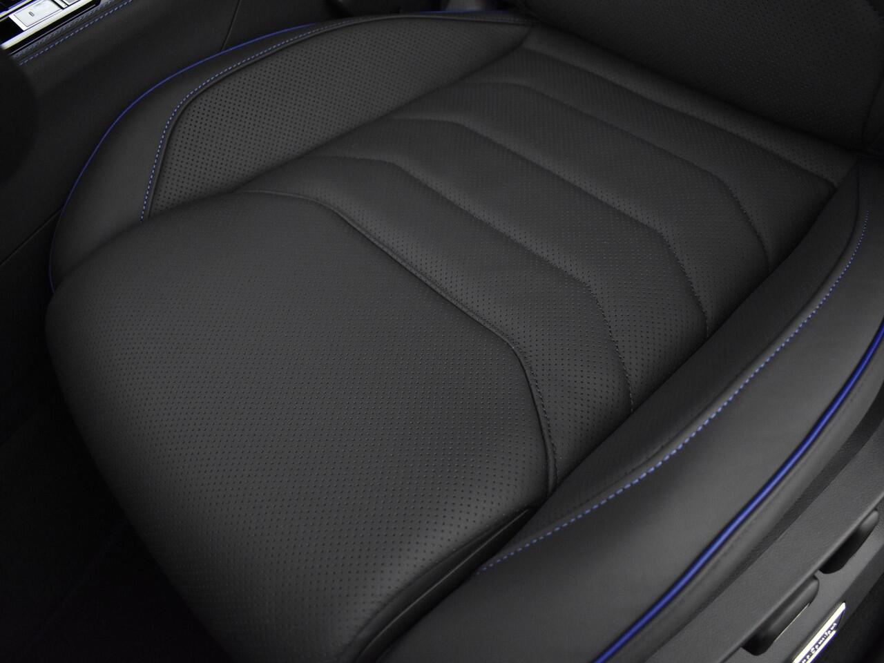 Volkswagen TOUAREG R Edition 3.0 eHybrid 462 pk 8 versn. · Comfort pakket · Nachtzichtassistent (night vision) · Opberg pakket · Trekhaak inclusief aanhangermanoeuvreerhulp 'trailer assist'