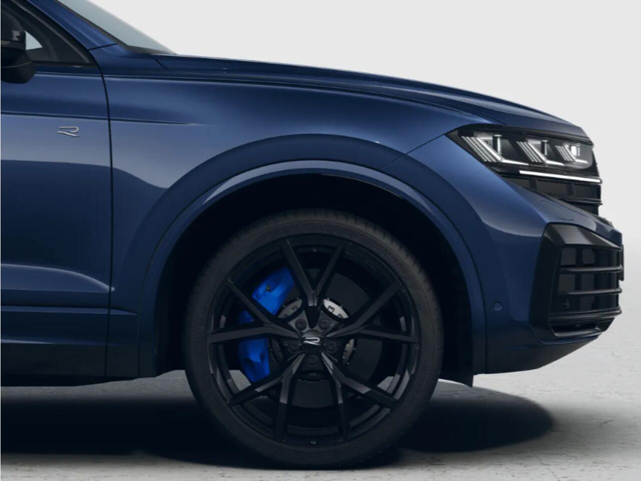 Volkswagen TOUAREG R Edition 3.0 eHybrid 381 PK SUV 8 versn. DSG · Comfort Pakket · Nachtzichtondersteuning · Opberg Pakket · Trekhaak inklapbaar, met elektrische ont grendeling, incl. aanhangwagenmanoeuvreerhulp 'Trailer Assist' ·