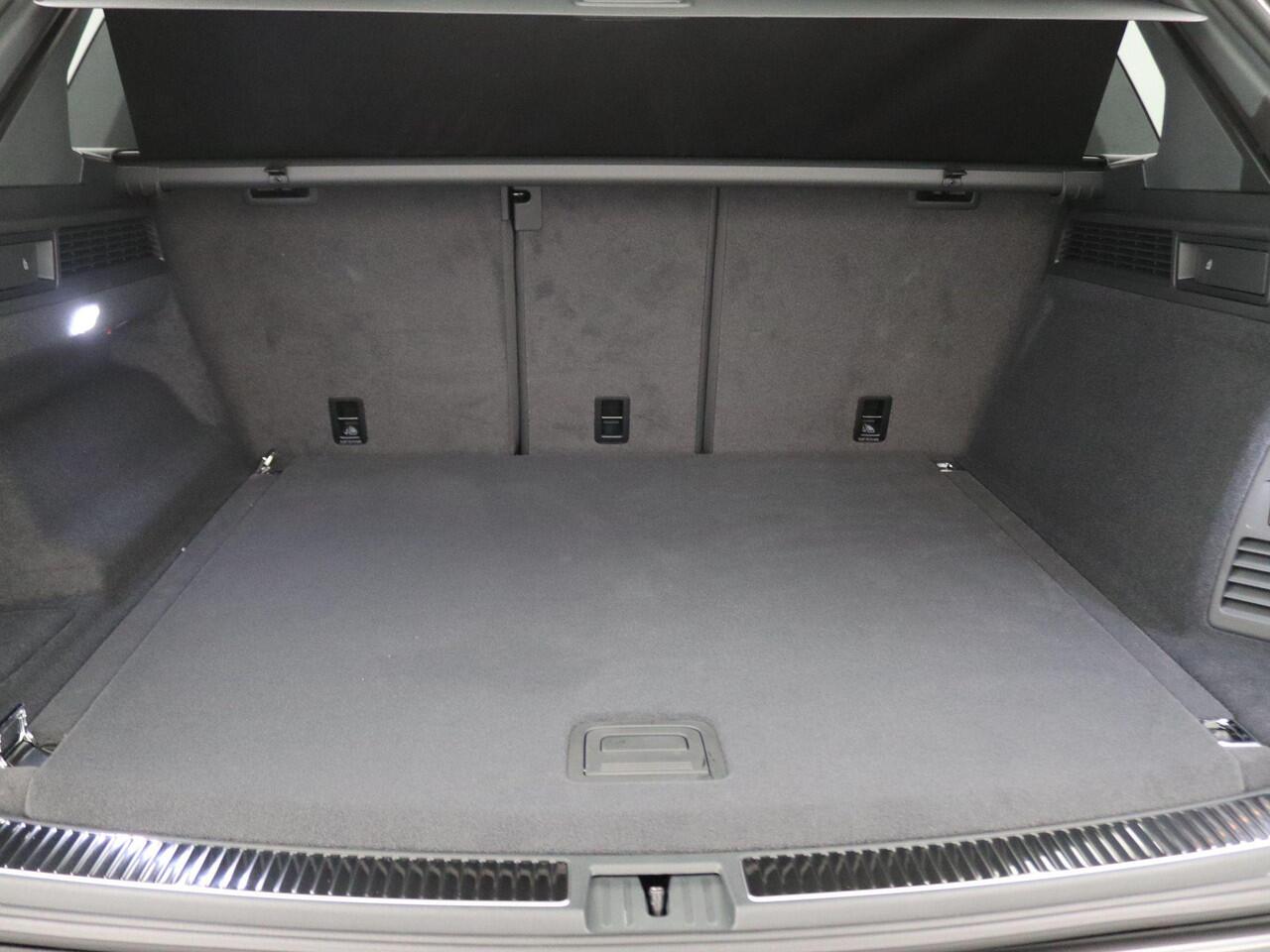 Volkswagen TOUAREG 3.0 TSi eHybrid 4MOTION R Edition 463PK DSG matrix led, trekhaak, panoramadak, 360gr. camera, leder, luchtvering, keyless, stuur-stoelverwarming, Dynaudio, head-up display, 22" lichtmetaal