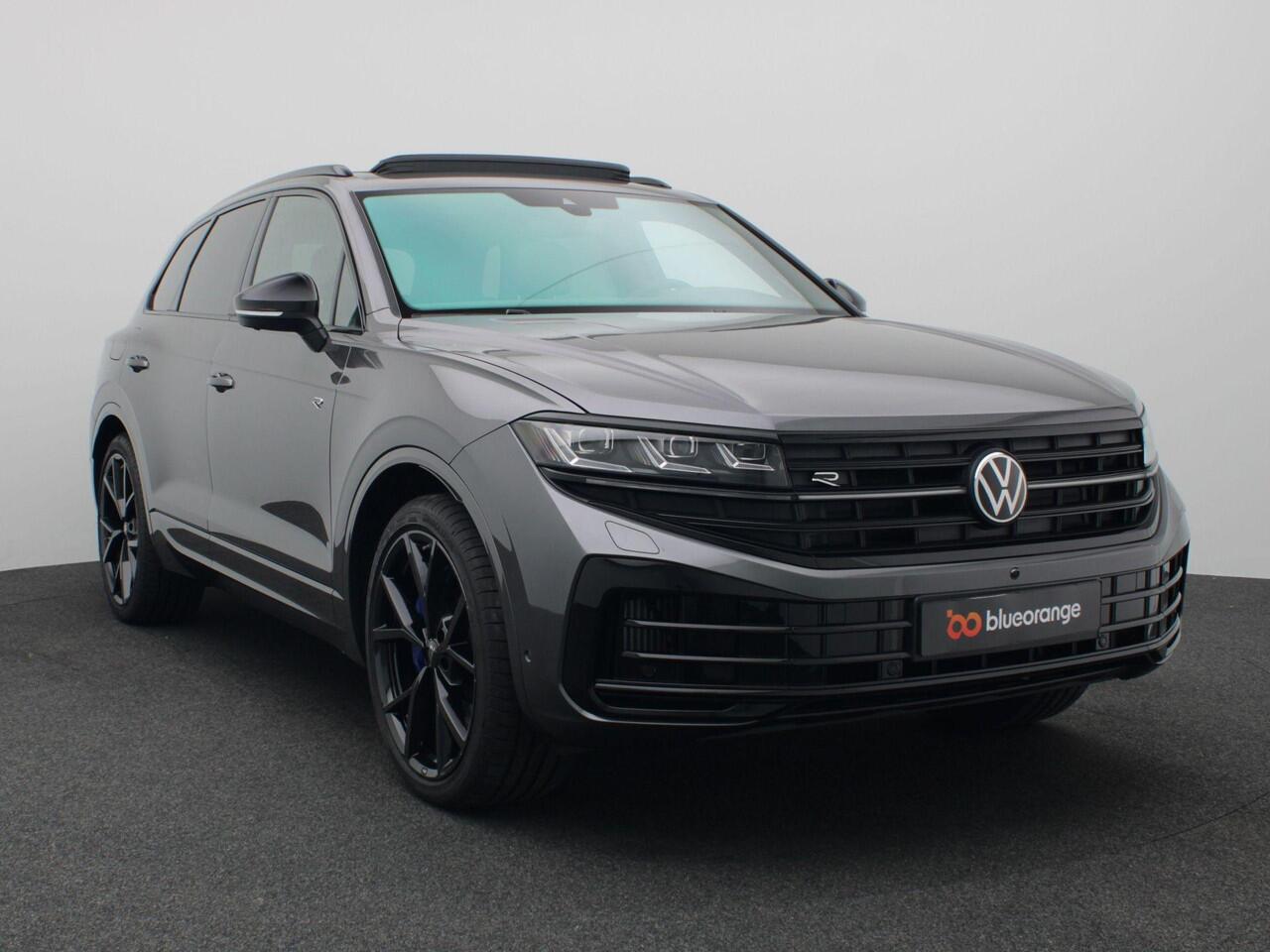 Volkswagen TOUAREG 3.0 TSi eHybrid 4MOTION R Final Edition 463PK DSG matrix led, trekhaak, panoramadak, 360gr. camera, leder, luchtvering, keyless, stuur-stoelverwarming, Dynaudio, head-up display, 22" lichtmetaal