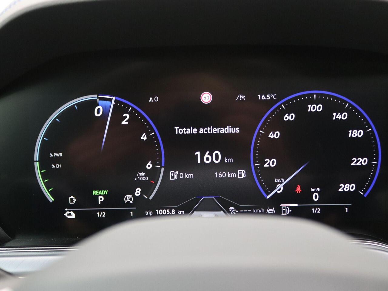 Volkswagen TOUAREG 3.0 TSi eHybrid 4MOTION R Final Edition 463PK DSG matrix led, trekhaak, panoramadak, 360gr. camera, leder, luchtvering, keyless, stuur-stoelverwarming, Dynaudio, head-up display, 22" lichtmetaal