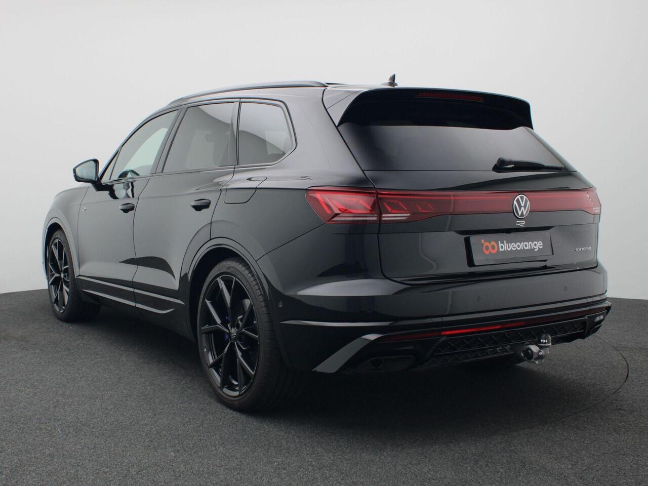 Volkswagen TOUAREG 3.0 TSi eHybrid 4MOTION R Final Edition 463PK DSG matrix led, trekhaak, panoramadak, 360gr. camera, leder, luchtvering, keyless, stuur-stoelverwarming, Dynaudio, head-up display, 22" lichtmetaal