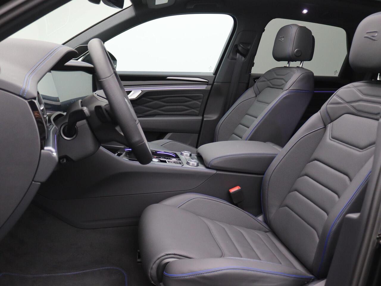 Volkswagen TOUAREG 3.0 TSi eHybrid 4MOTION R Final Edition 463PK DSG matrix led, trekhaak, panoramadak, 360gr. camera, leder, luchtvering, keyless, stuur-stoelverwarming, Dynaudio, head-up display, 22" lichtmetaal