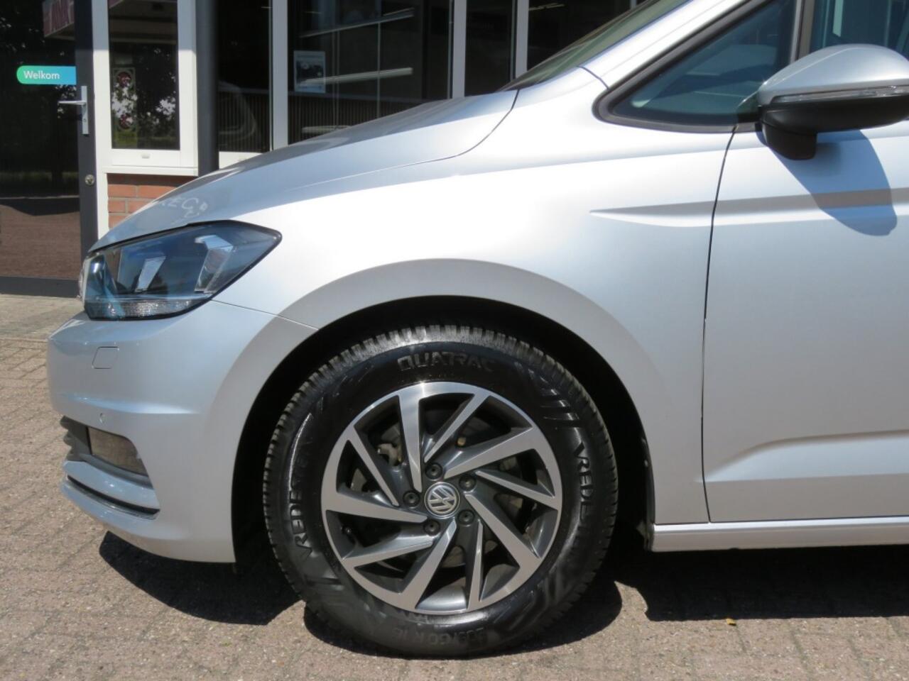 Volkswagen TOURAN 1.2 TSI CON. SERIES SOUND / Camera / Wegklap.haak / Stoelverwarming /