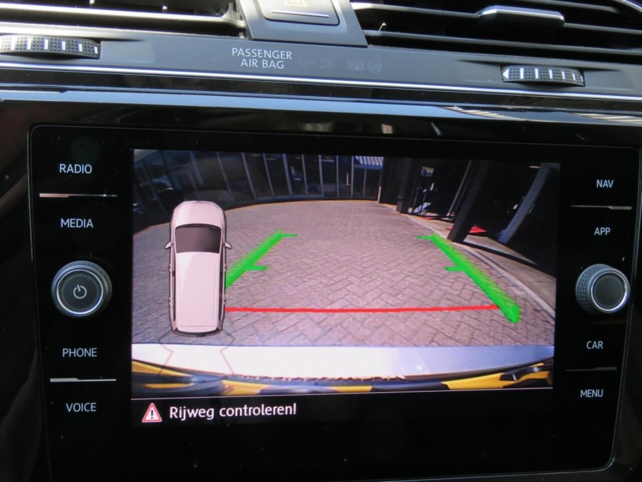 Volkswagen TOURAN 1.2 TSI CON. SERIES SOUND / Camera / Wegklap.haak / Stoelverwarming /