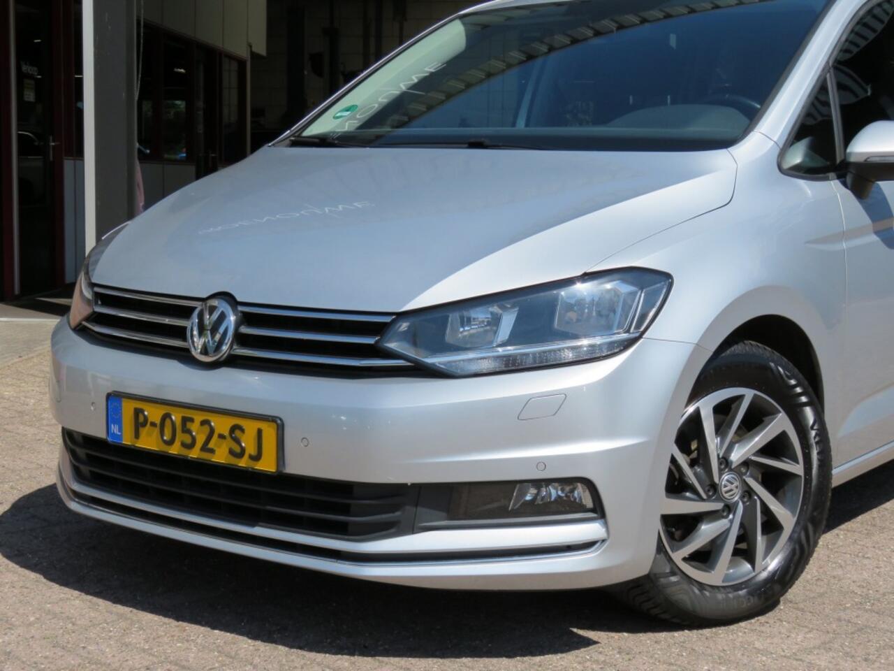 Volkswagen TOURAN 1.2 TSI CON. SERIES SOUND / Camera / Wegklap.haak / Stoelverwarming /