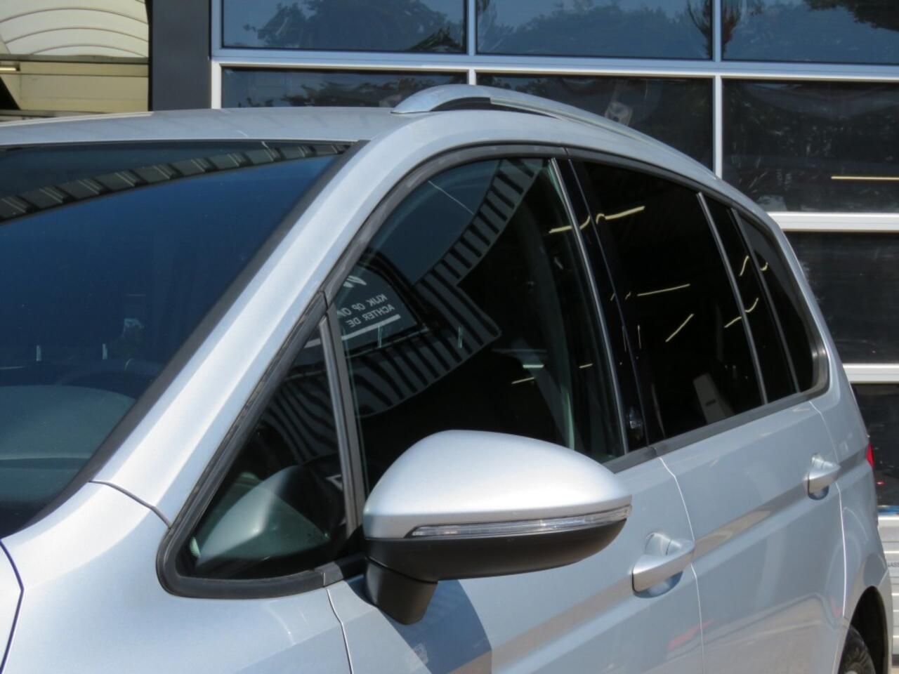 Volkswagen TOURAN 1.2 TSI CON. SERIES SOUND / Camera / Wegklap.haak / Stoelverwarming /