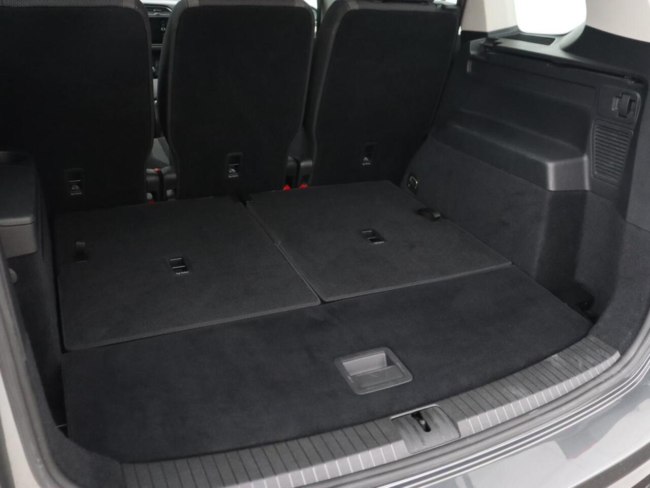 Volkswagen TOURAN 1.2 TSI Comfortline 7-persoons | Trekhaak | Carplay | Climate control | Cruise control | Bluetooth