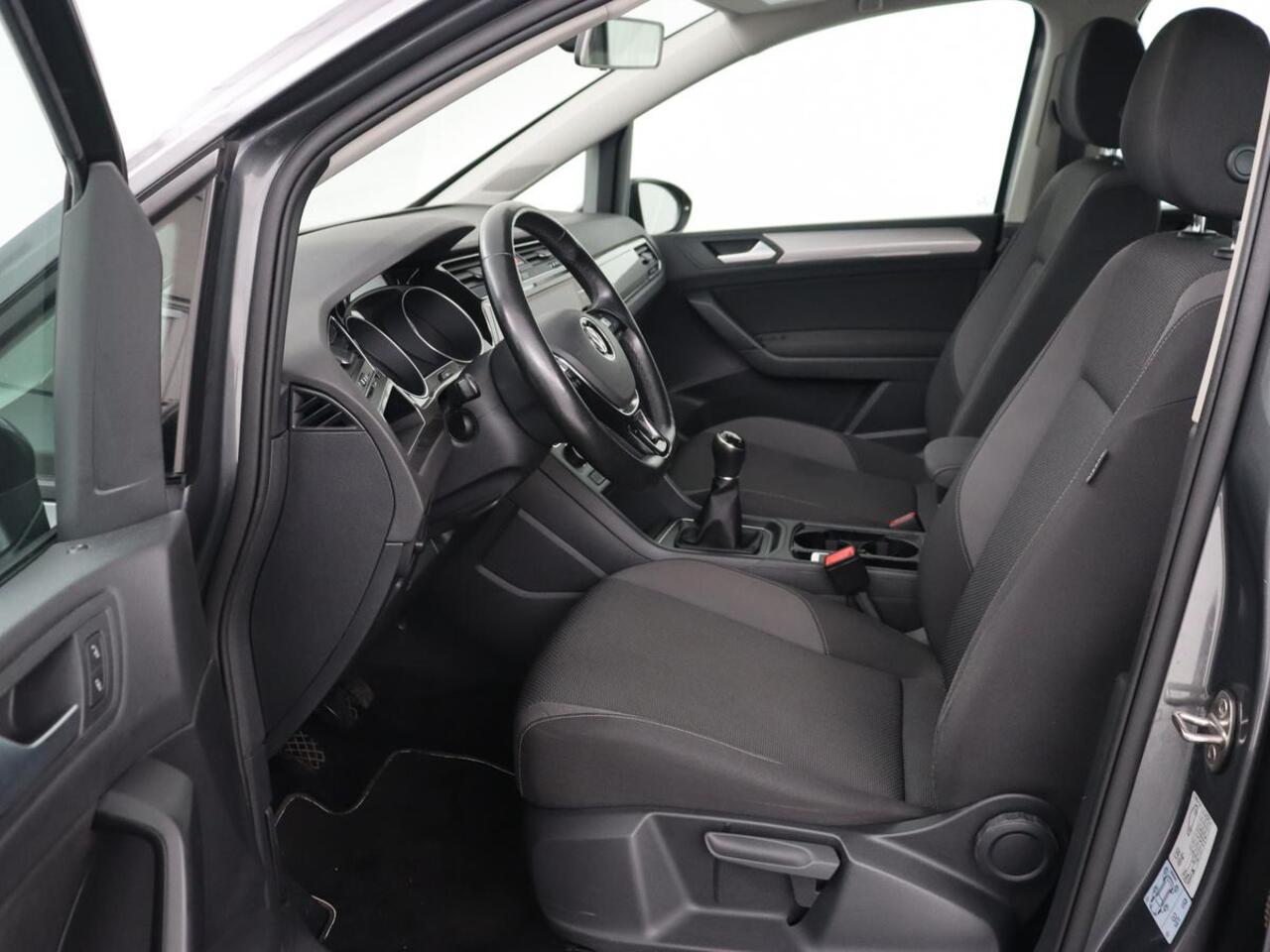 Volkswagen TOURAN 1.2 TSI Comfortline 7-persoons | Trekhaak | Carplay | Climate control | Cruise control | Bluetooth