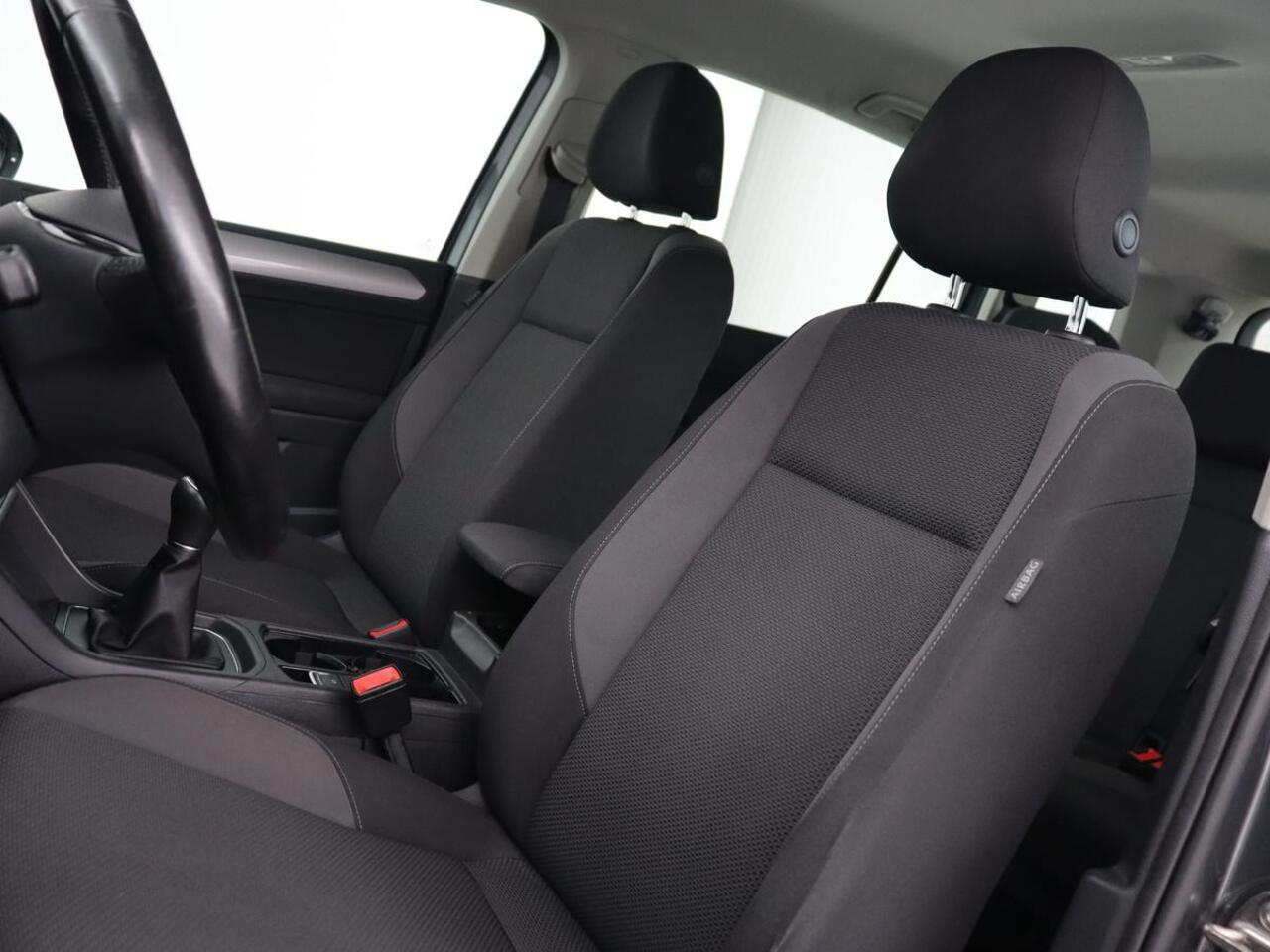 Volkswagen TOURAN 1.2 TSI Comfortline 7-persoons | Trekhaak | Carplay | Climate control | Cruise control | Bluetooth