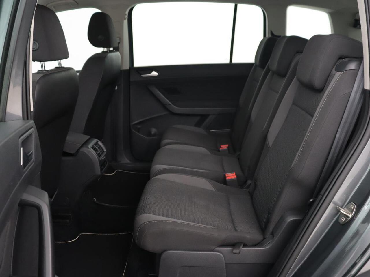 Volkswagen TOURAN 1.2 TSI Comfortline 7-persoons | Trekhaak | Carplay | Climate control | Cruise control | Bluetooth