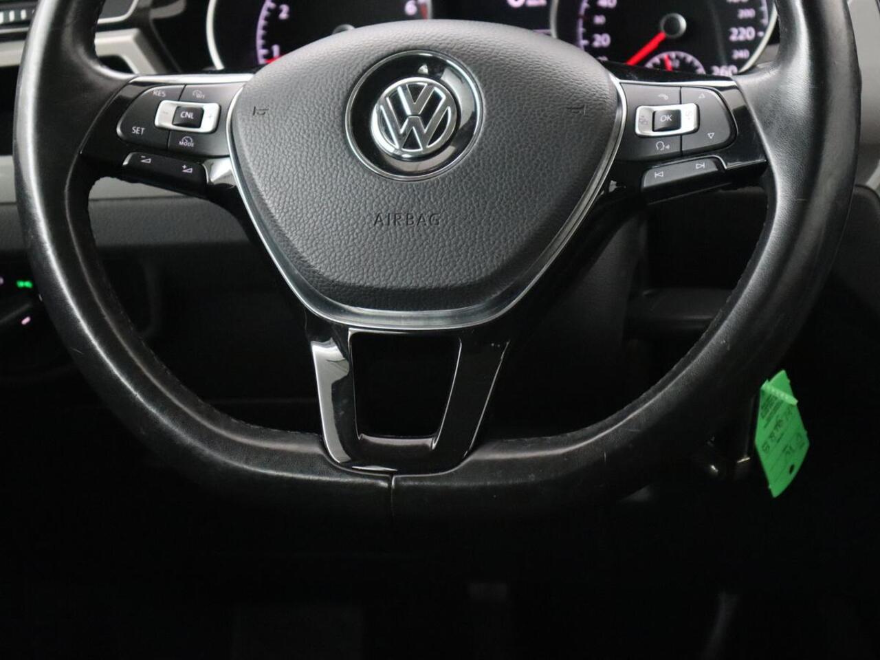 Volkswagen TOURAN 1.2 TSI Comfortline 7-persoons | Trekhaak | Carplay | Climate control | Cruise control | Bluetooth