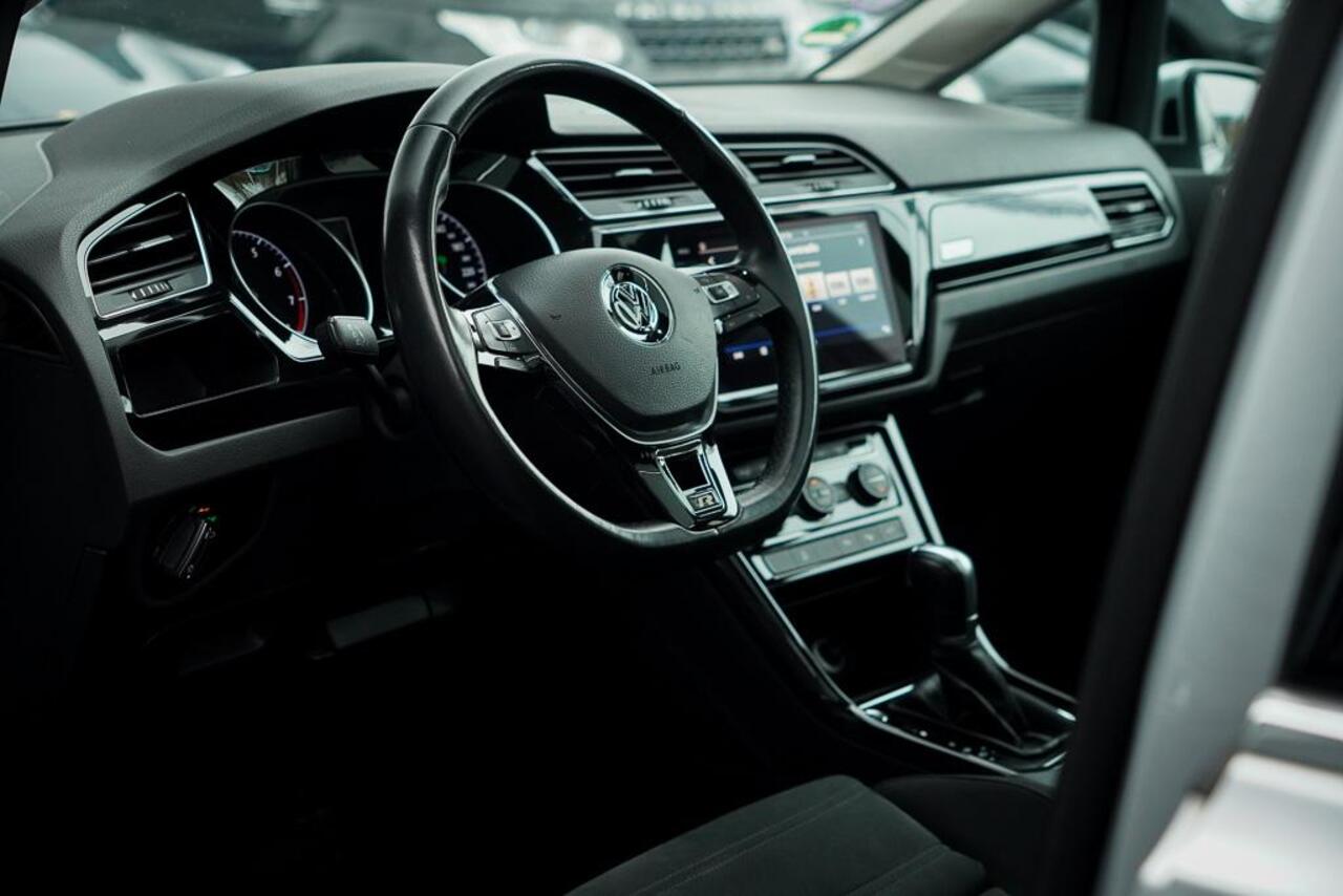 Volkswagen TOURAN 1.8 TSI Highline Business R 7p / Stoel&Stuurverwarming / Pano