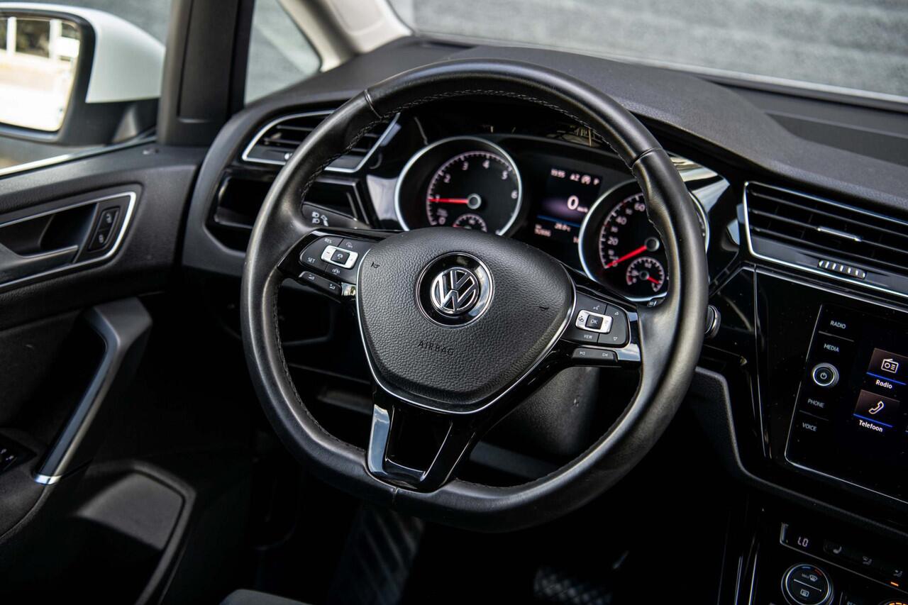 Volkswagen TOURAN 1.5 TSi 150 pk Highline Business R 7p | Keyless | Full LED | Camera | Stoelverwarming