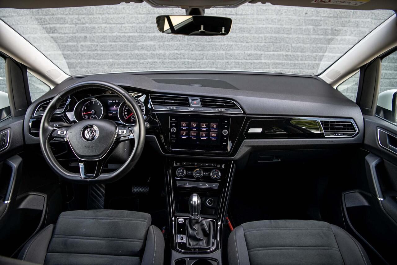 Volkswagen TOURAN 1.5 TSi 150 pk Highline Business R 7p | Keyless | Full LED | Camera | Stoelverwarming