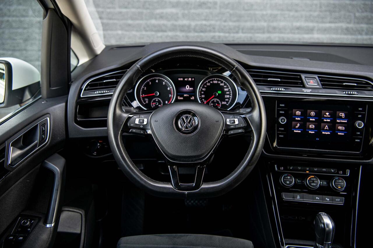 Volkswagen TOURAN 1.5 TSi 150 pk Highline Business R 7p | Keyless | Full LED | Camera | Stoelverwarming
