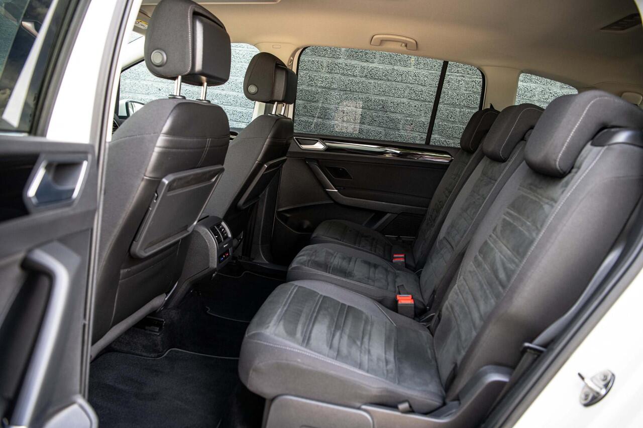 Volkswagen TOURAN 1.5 TSi 150 pk Highline Business R 7p | Keyless | Full LED | Camera | Stoelverwarming