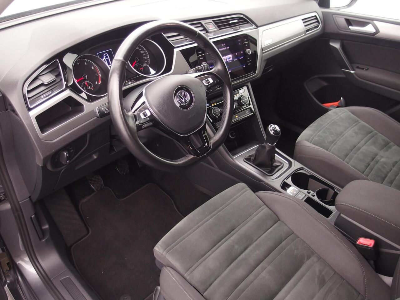 Volkswagen TOURAN 1.5 TSI 150PK Comfortline Business 7p CAMERA / STOELVERW / DAB+ / ACC / PDC / BLUETOOTH / CRUISE / NL-AUTO