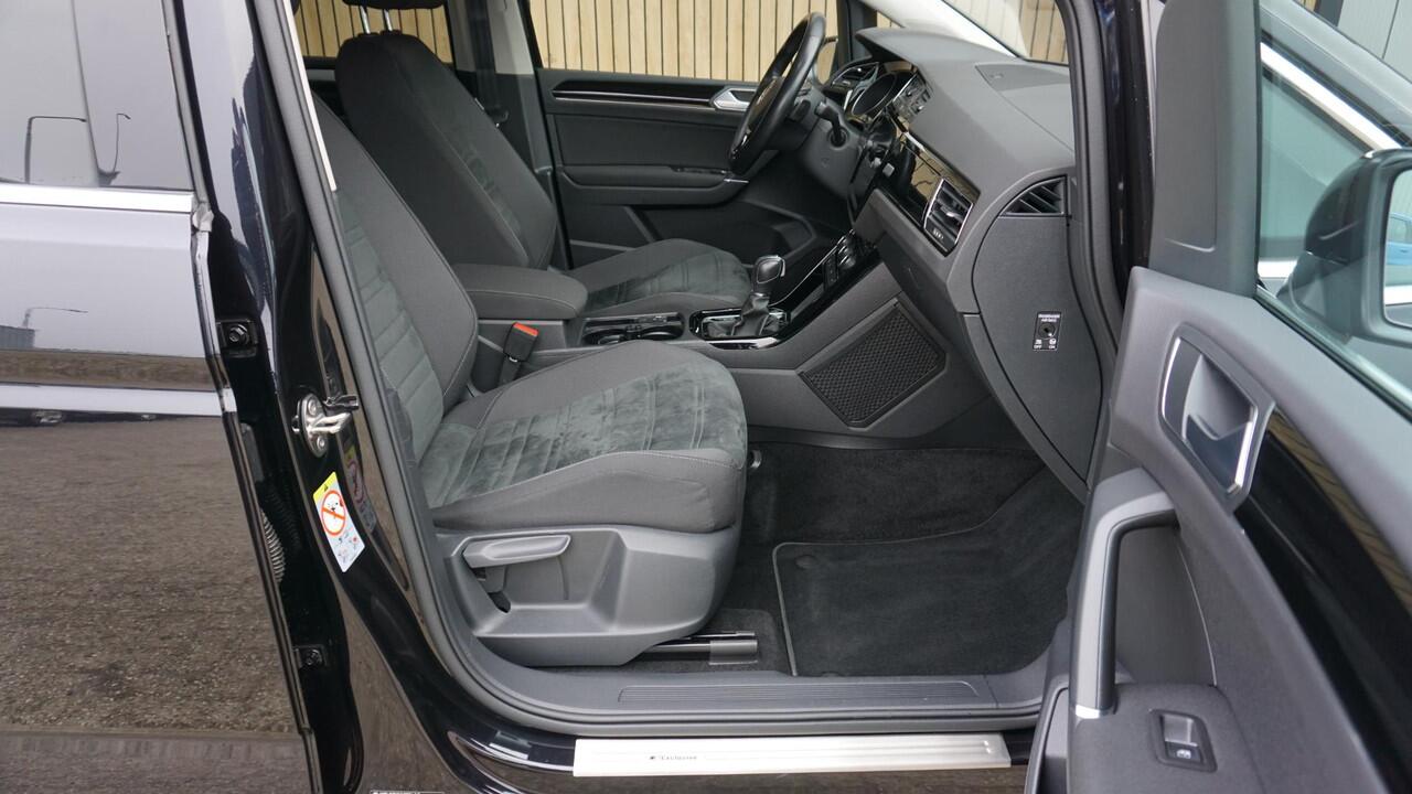 Volkswagen TOURAN 1.5 TSI 150PK 7-Zits DSG R-Line & Highline LED Keyless 17inch LM Stoel & Stuurverwarming *Unieke nette staat*