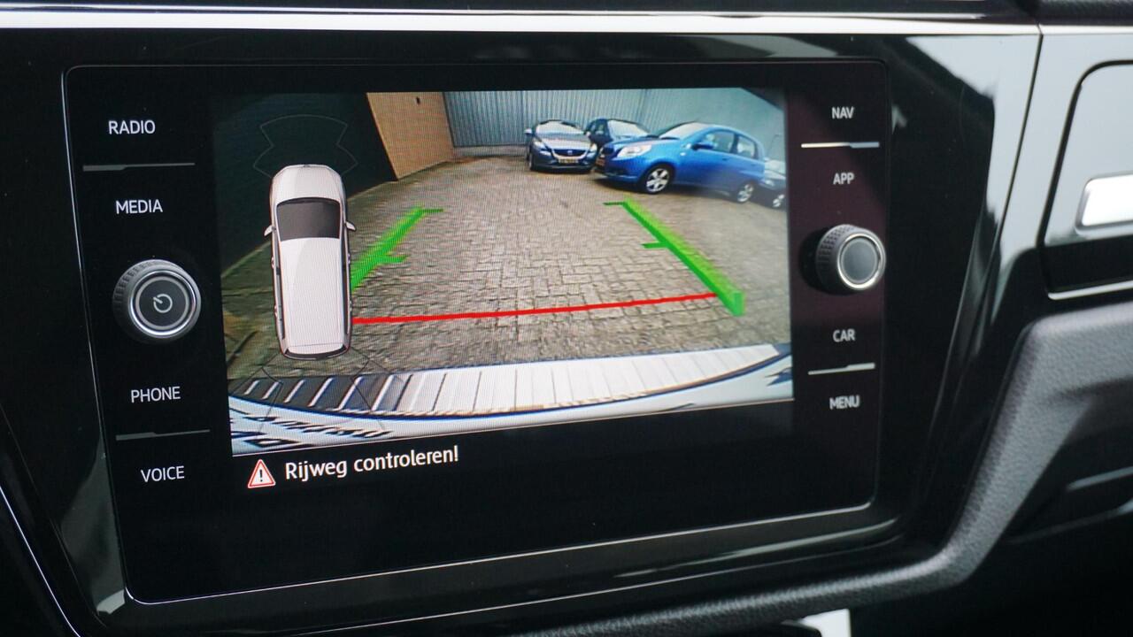 Volkswagen TOURAN 1.5 TSI 150PK 7-Zits DSG R-Line & Highline LED Keyless 17inch LM Stoel & Stuurverwarming *Unieke nette staat*