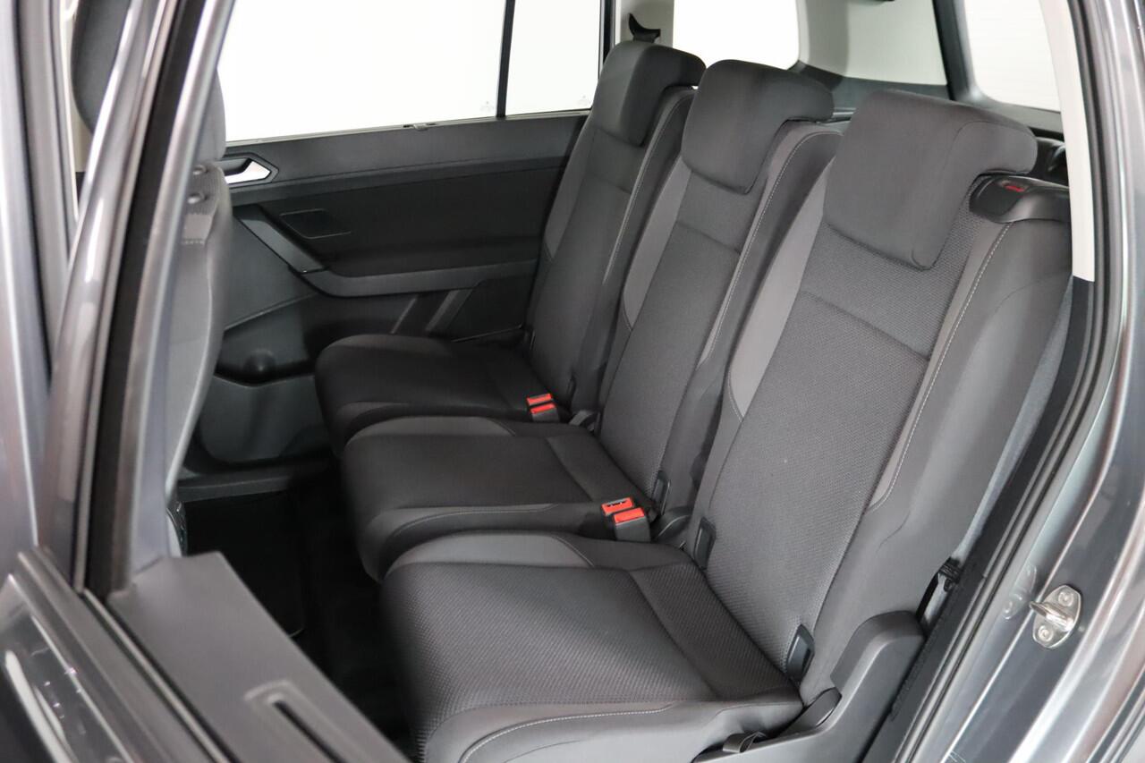 Volkswagen TOURAN 1.5 TSI Comfortline, 7-Persoons, Panoramadak, Apple CarPlay/Android Auto, Bluetooth