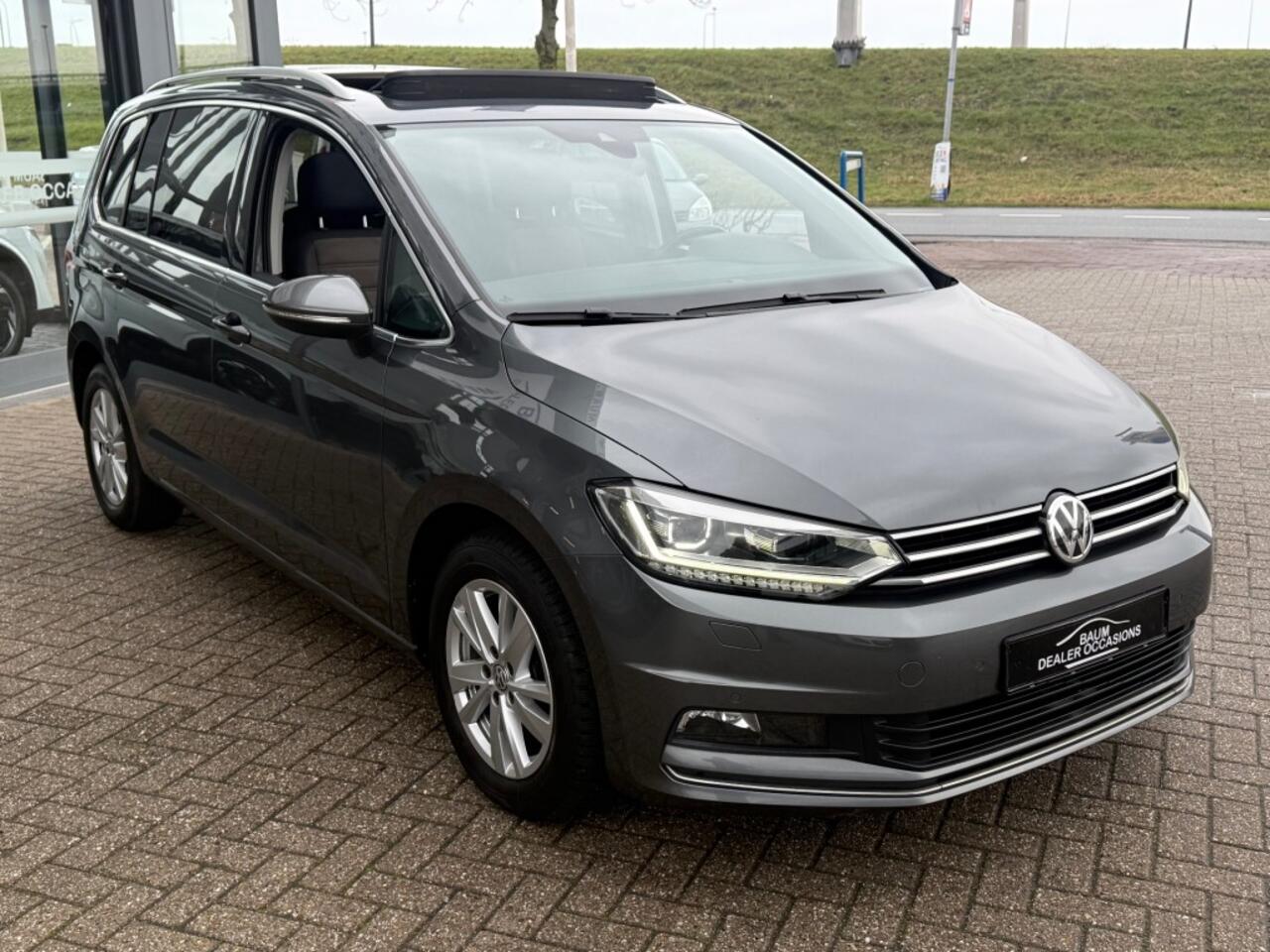 Volkswagen TOURAN 1.5 TSI AUTOMAAT 150PK HIGHLINE AIRCO-ECC PANORAMADAK NAVI PDC.